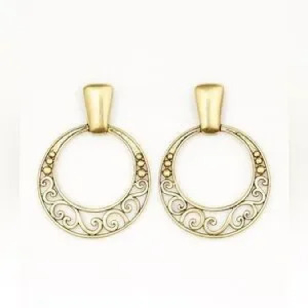 Elegant Gold Clip-On Earrings ??